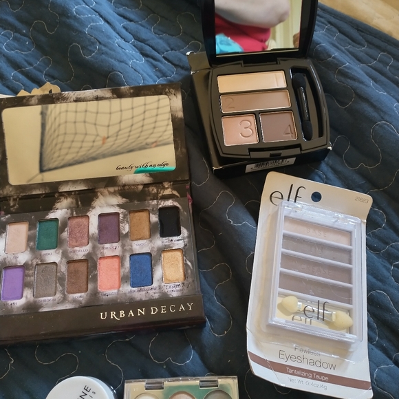 Make-up kit with full set of brushes - Picture 7 of 9